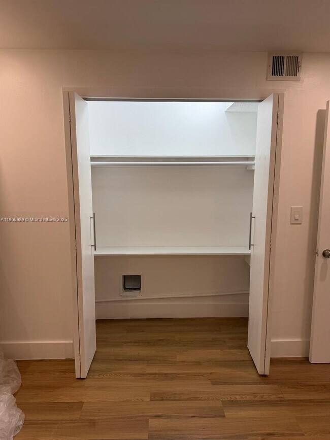 Building Photo - 815 NE 28th St