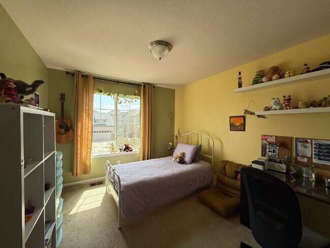 Building Photo - "Spacious 6-Bedroom Haven with 5 Full Baths in Aurora - 3,729 Sq. Ft. of Comfort & Style!"