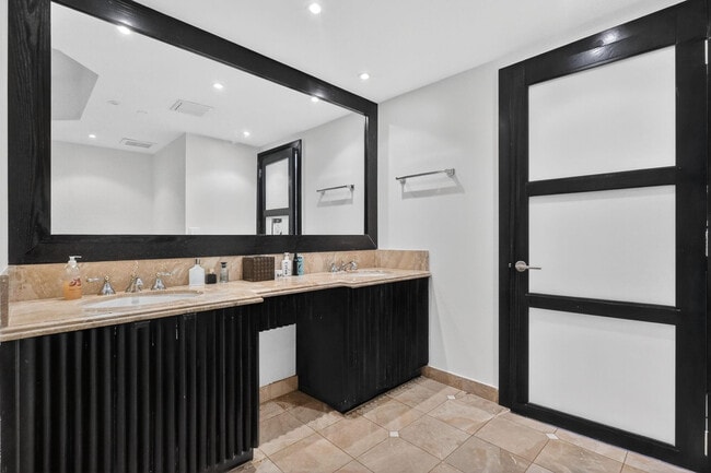 Building Photo - 9595 Collins Ave