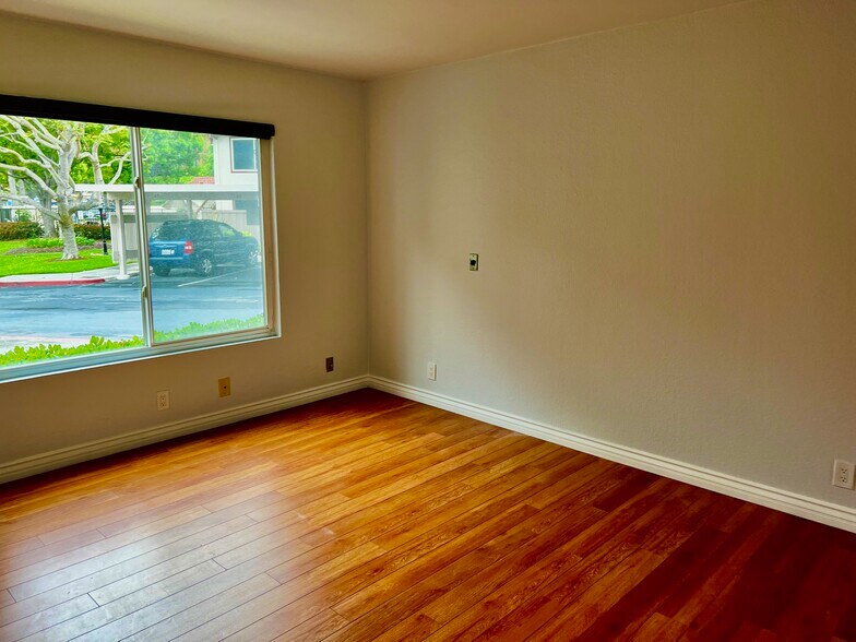 Building Photo - 4070 Rosenda Ct