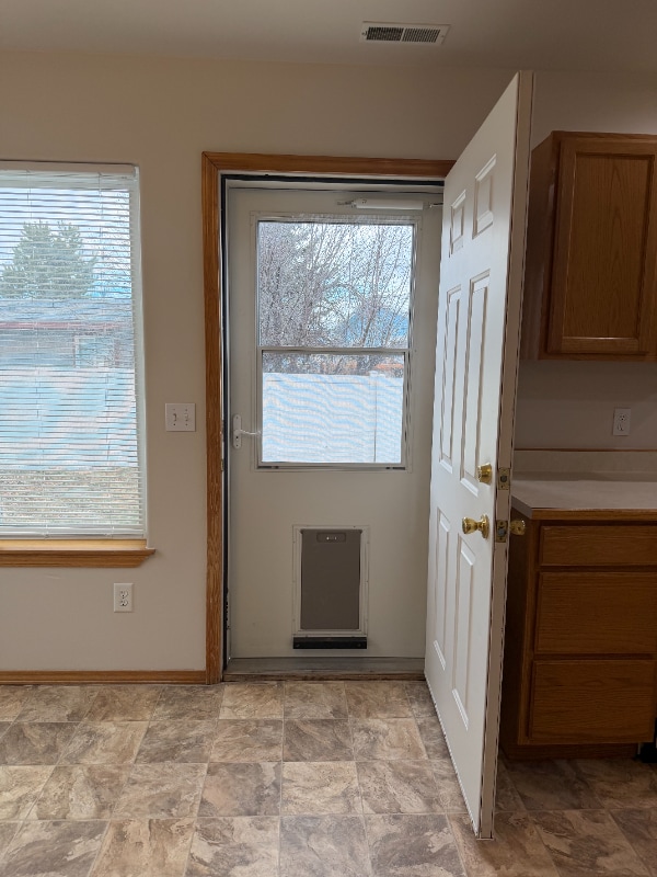 Building Photo - 1979 Greatview Dr