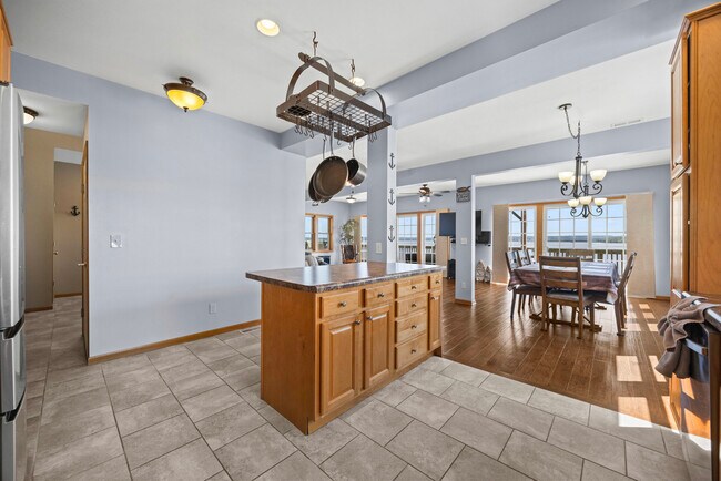 Building Photo - 15414 N River Beach Dr