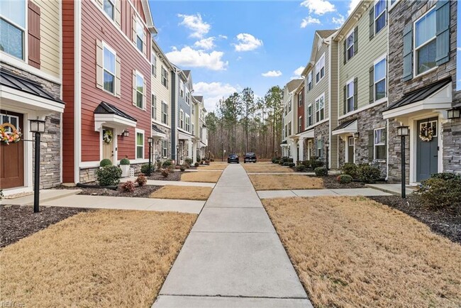 Building Photo - Newer Construction 3 Story Condo!