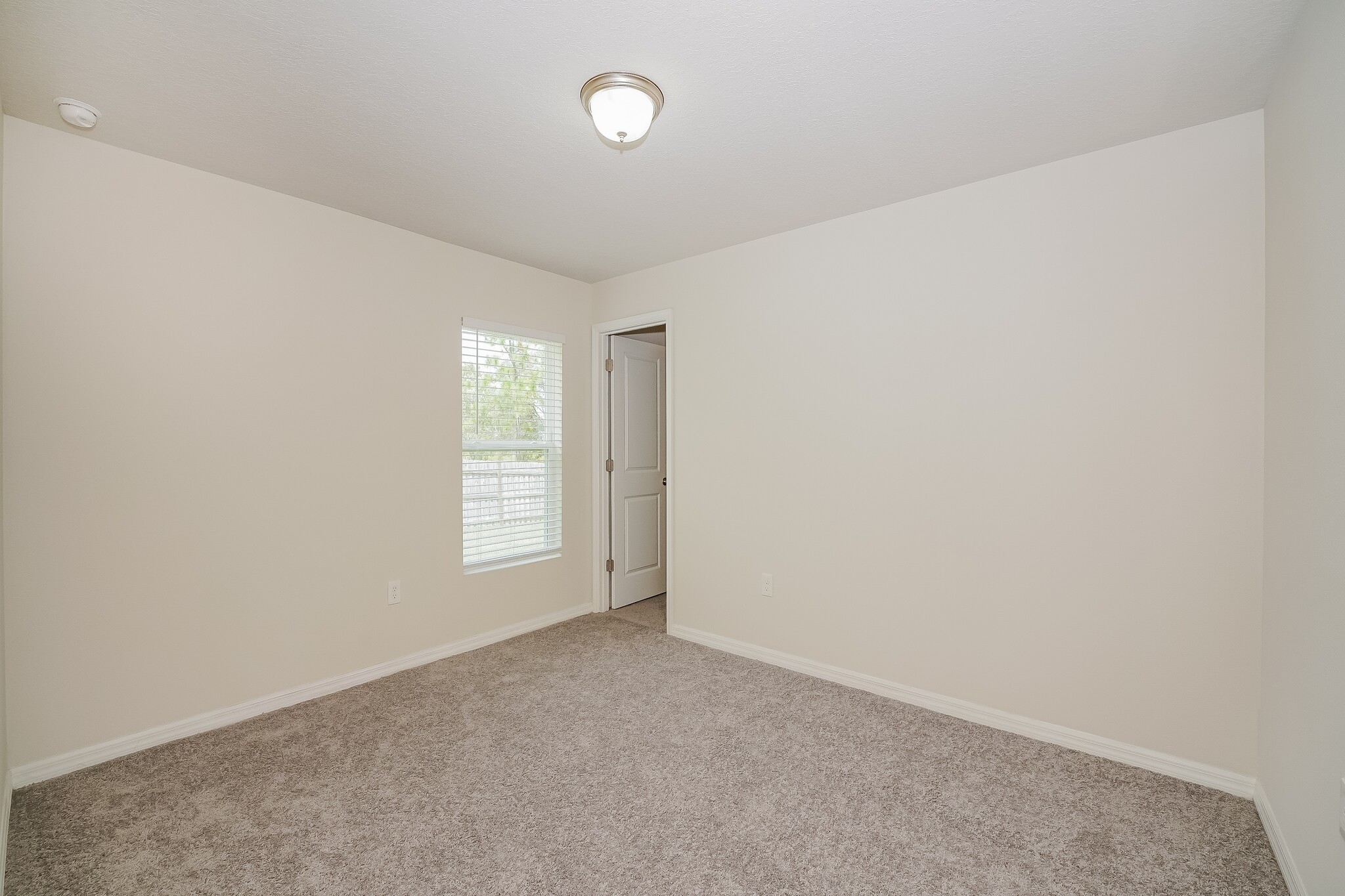 Building Photo - 6830 N Pavilion Loop