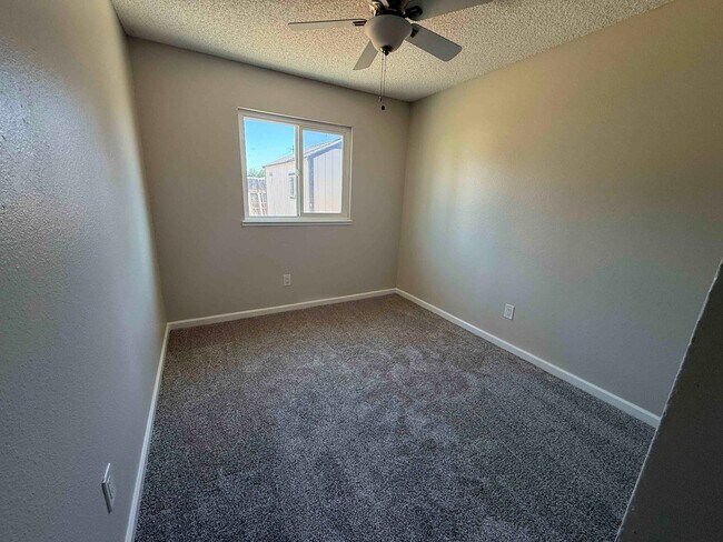 Building Photo - Single Story 4 Bedroom