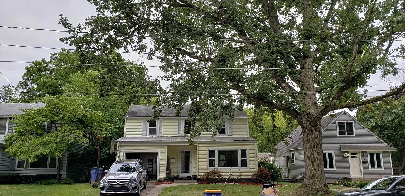 Front Of House - 740 Grand Ave NE