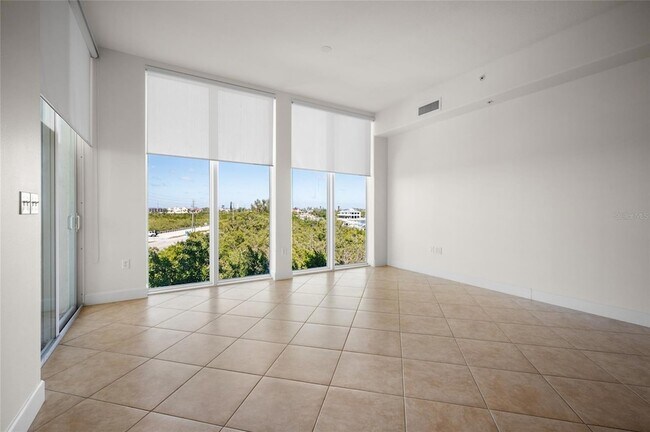 Building Photo - 1375 Beach Rd