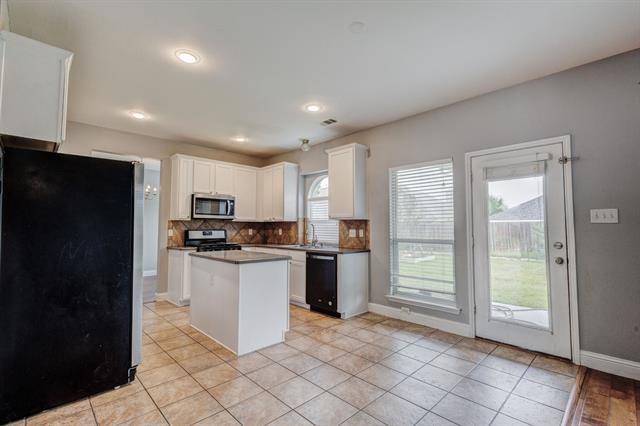 Building Photo - 6107 Lakecrest Dr