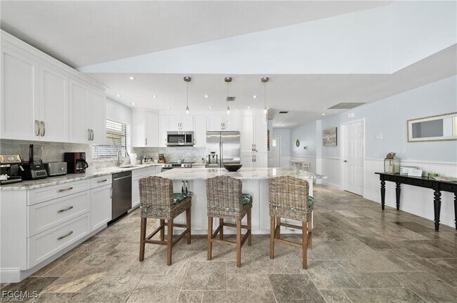 Building Photo - 521 102nd Ave N