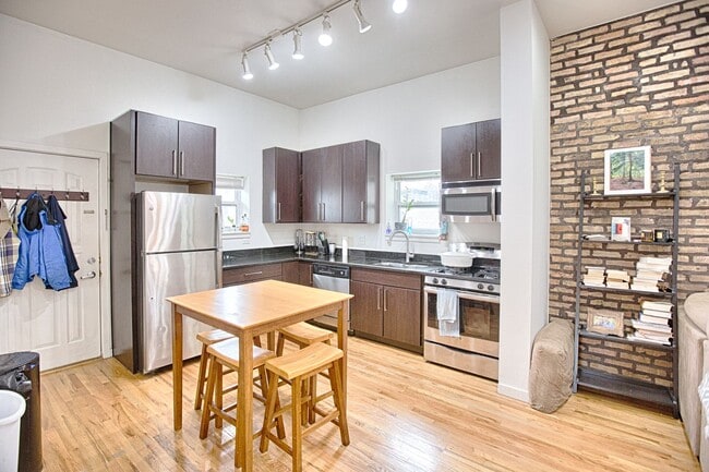 Building Photo - UK Village 2 Bedroom with Central Heat & A/C, In-Unit Laundry, Exposed Brick. Free Fast Internet ...
