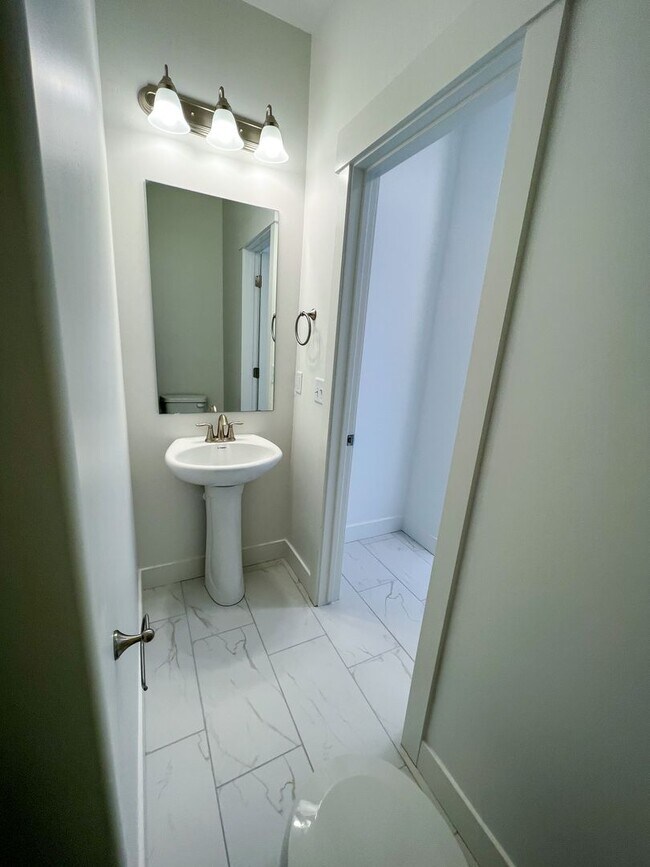 Building Photo - New Townhome