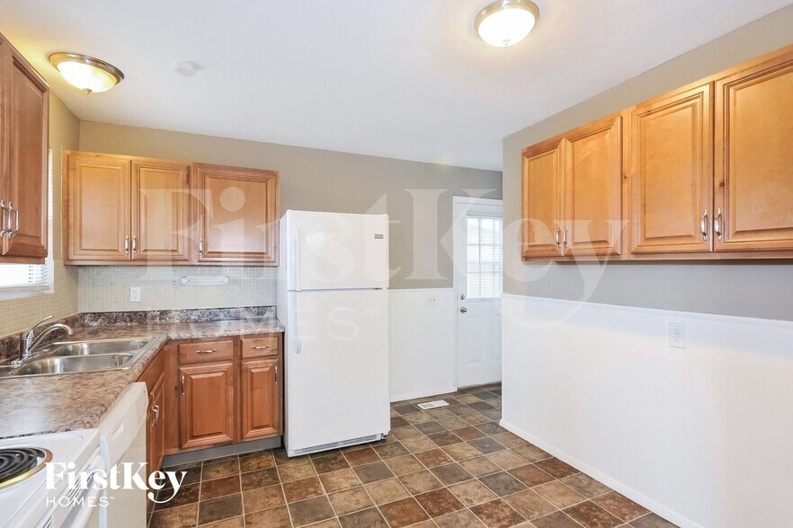 Building Photo - 2064 Aristocrat Dr