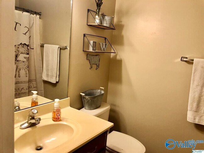 Building Photo - 348 Ariel Dr