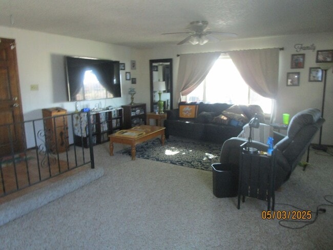 Building Photo - NW 4 BR Home large yard/outdoor space