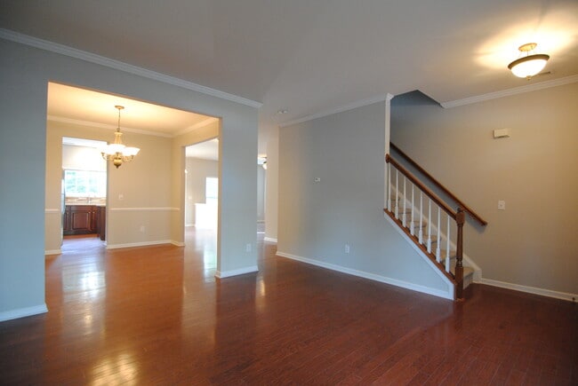 Building Photo - 10722 Edmundson Ave