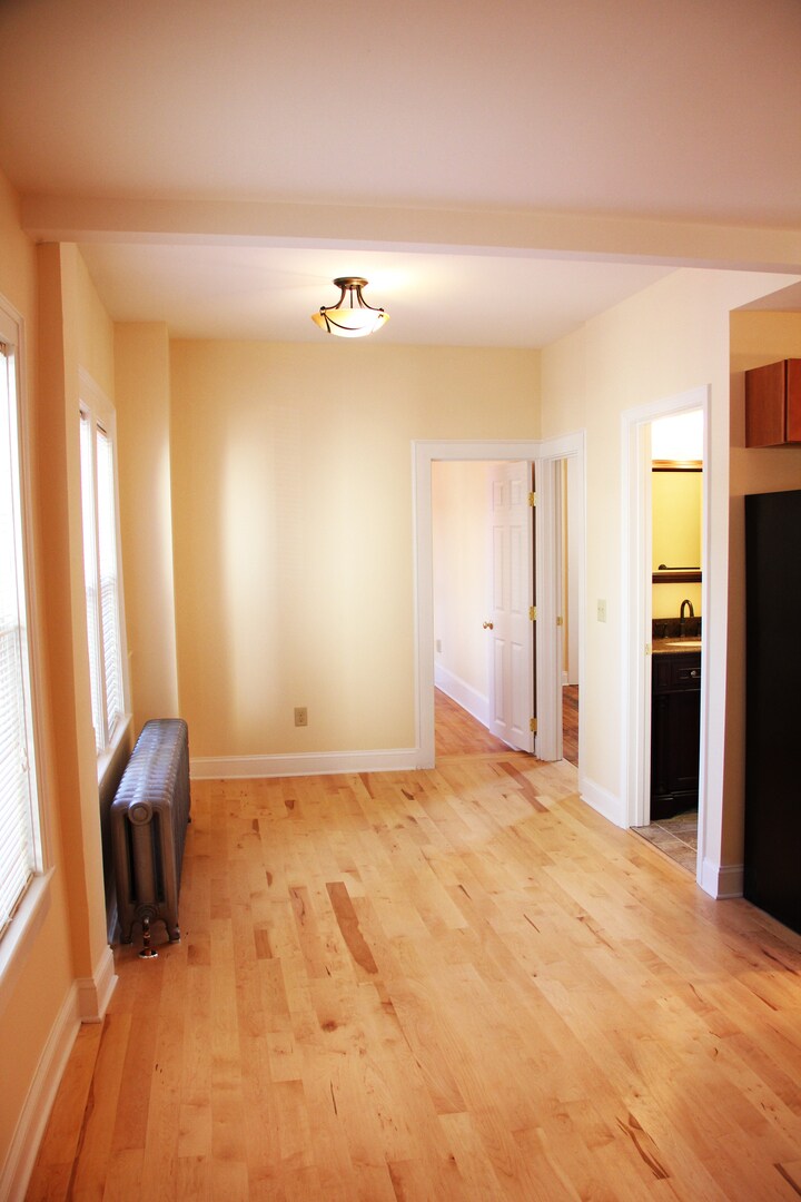 Building Photo - 108 N Winooski Ave