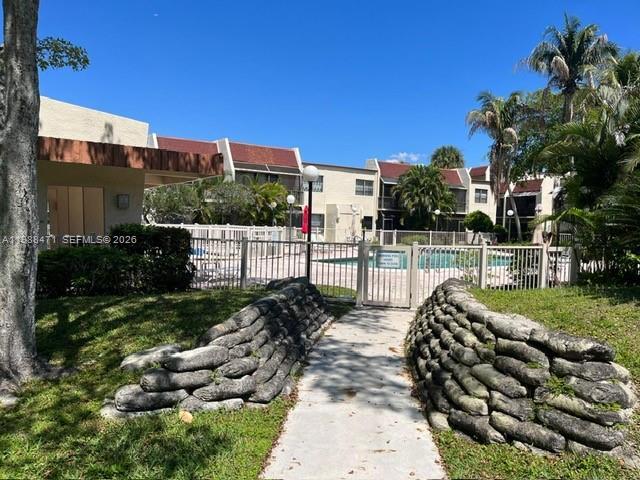 Building Photo - 301 N Pine Island Rd