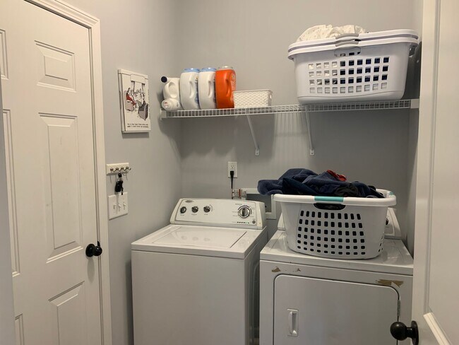 Building Photo - 153 Backfield Pl