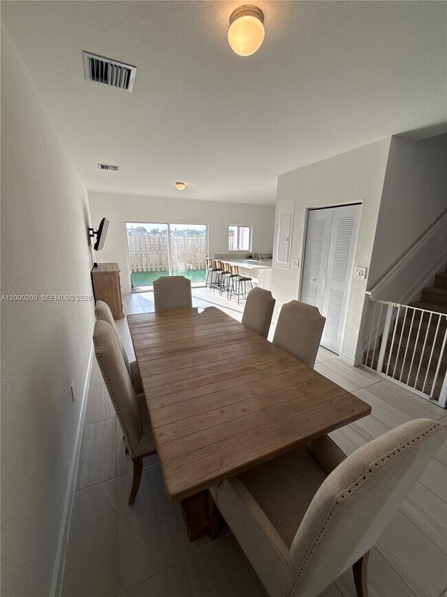 Building Photo - 412 NW 12th Pl