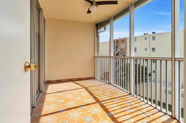 Building Photo - 1690 NE 191st St