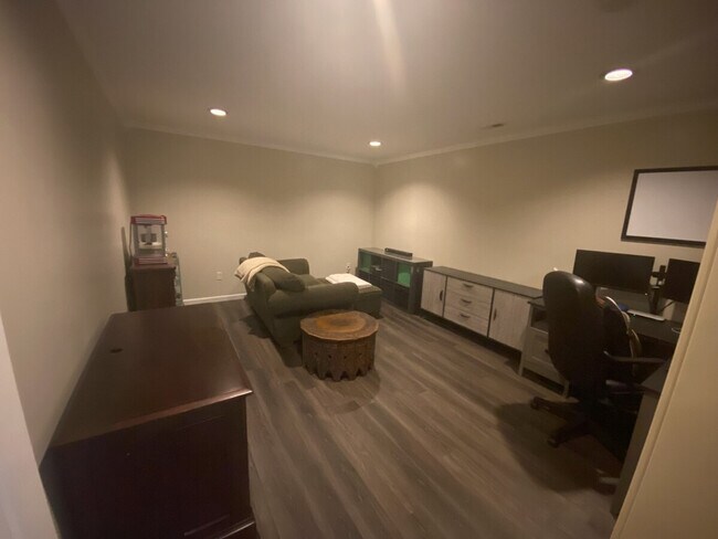 Building Photo - 1 Hunters Ridge Dr