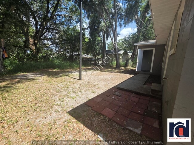 Building Photo - Spacious 3/1 Duplex with Laundry Room
