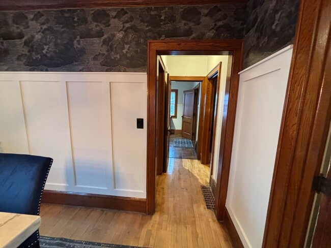 Building Photo - 717 S Fairview St