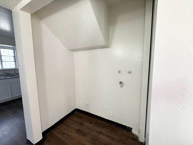 Building Photo - 3308 E Olive Ave