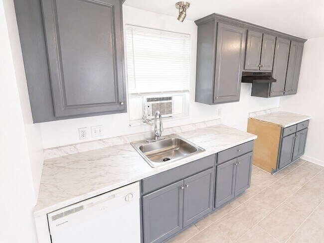 Building Photo - 5103 Willow Glen Dr