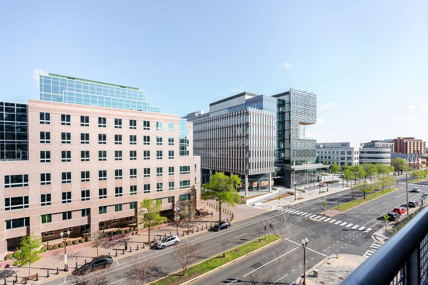 Building Photo - 3444 Fairfax Dr