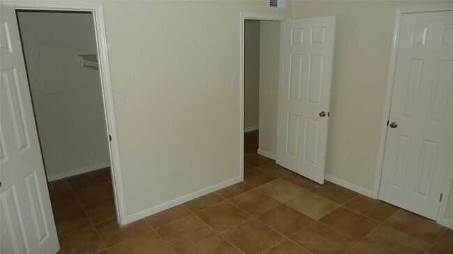 Building Photo - 16111 Aspenglen Dr