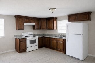 Building Photo - 706 Harris Ave