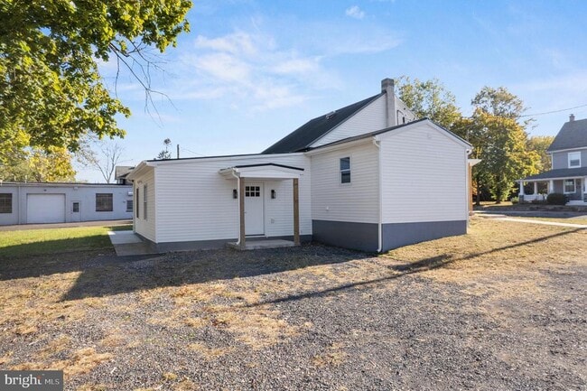 Building Photo - 325 W Reliance Rd