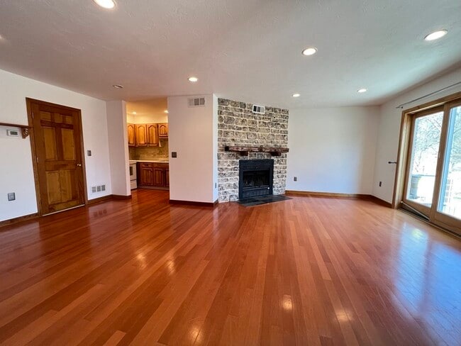 Building Photo - 162 Quincy Shore Dr