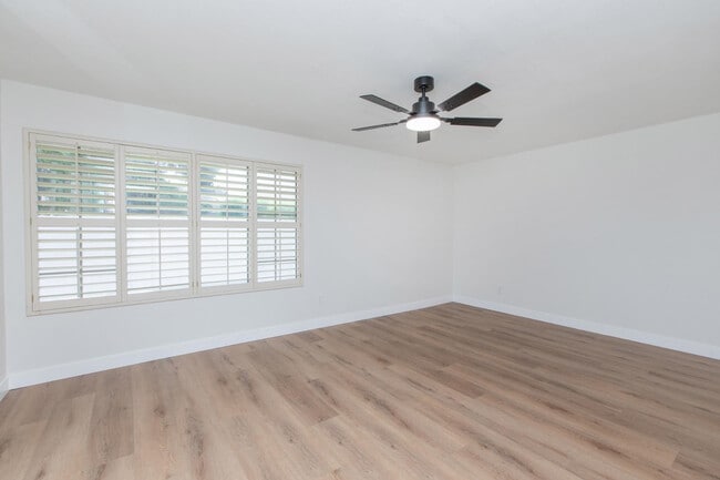 Building Photo - 2607 E Larkspur Dr