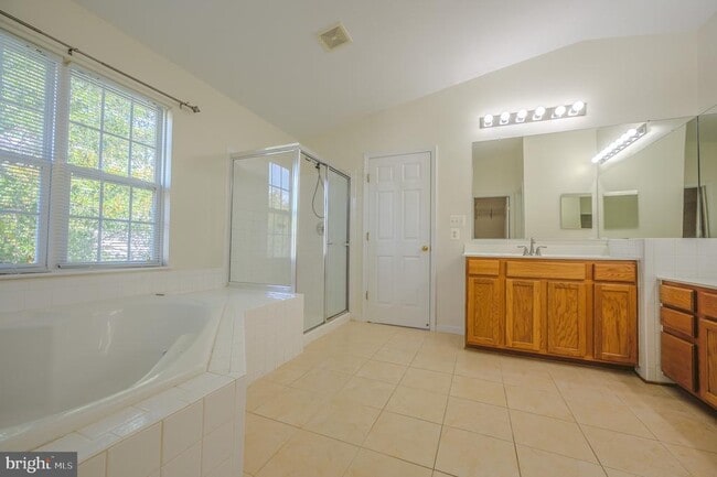 Building Photo - 8324 Tenbrook Dr
