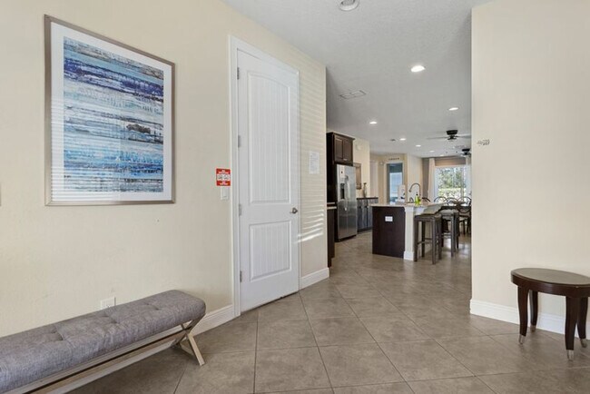 Building Photo - 551 Lasso Dr