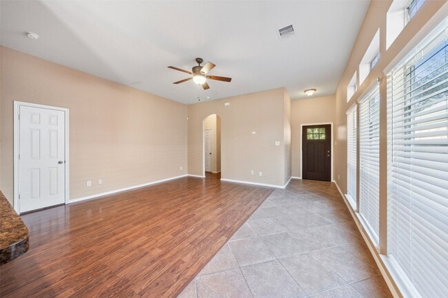 Building Photo - 9307 Sunlit Park Dr