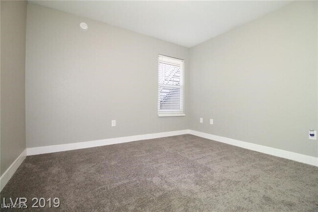 Building Photo - 555 E Silverado Ranch Blvd