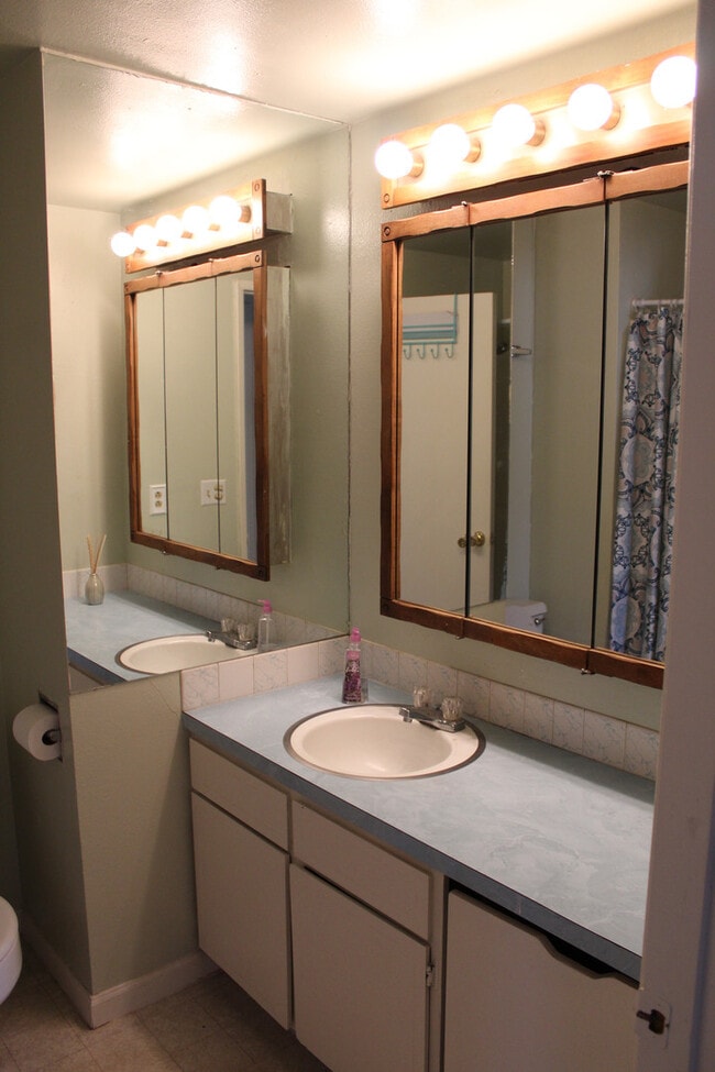 Building Photo - 4615 Maplewood Ct
