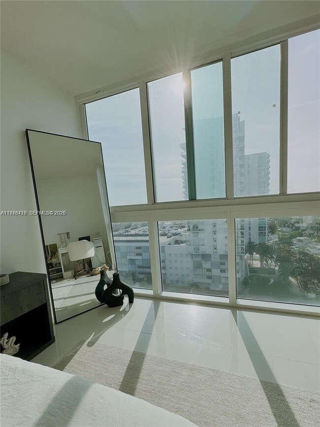 Building Photo - 1861 NW S River Dr