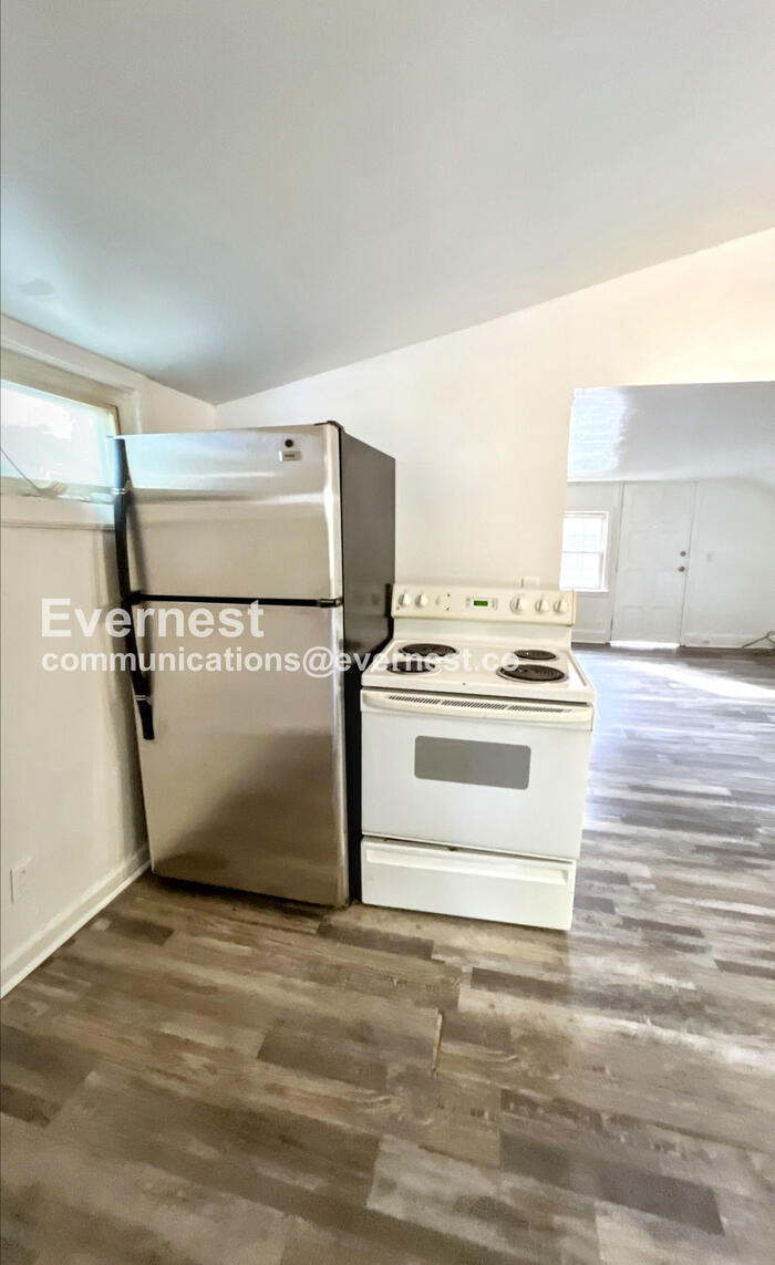 Building Photo - 413 N Moore Rd