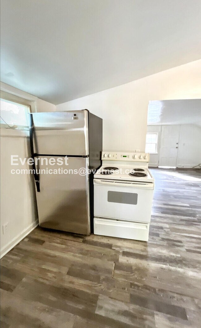 Building Photo - 413 N Moore Rd