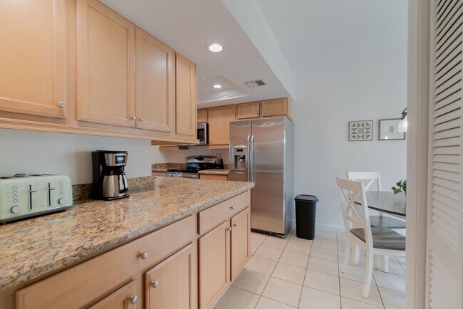 Building Photo - 11355 Pond View Dr