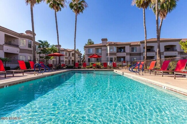 Building Photo - Fully furnished 2 bedroom 2 bathroom unit ...
