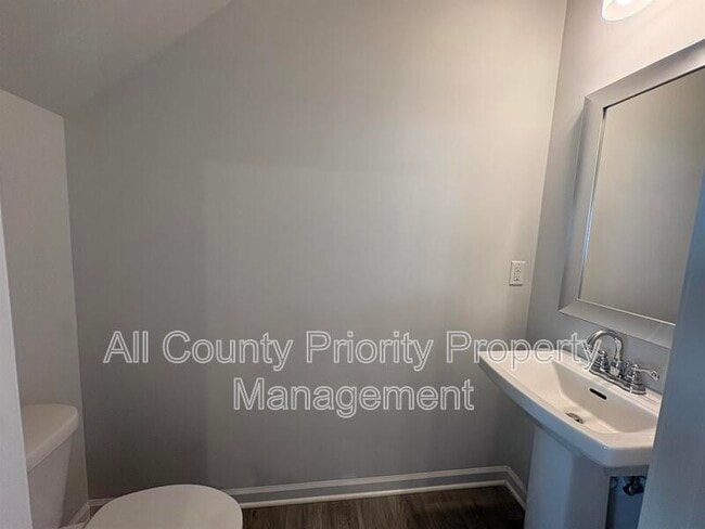 Building Photo - 67 Blakely St