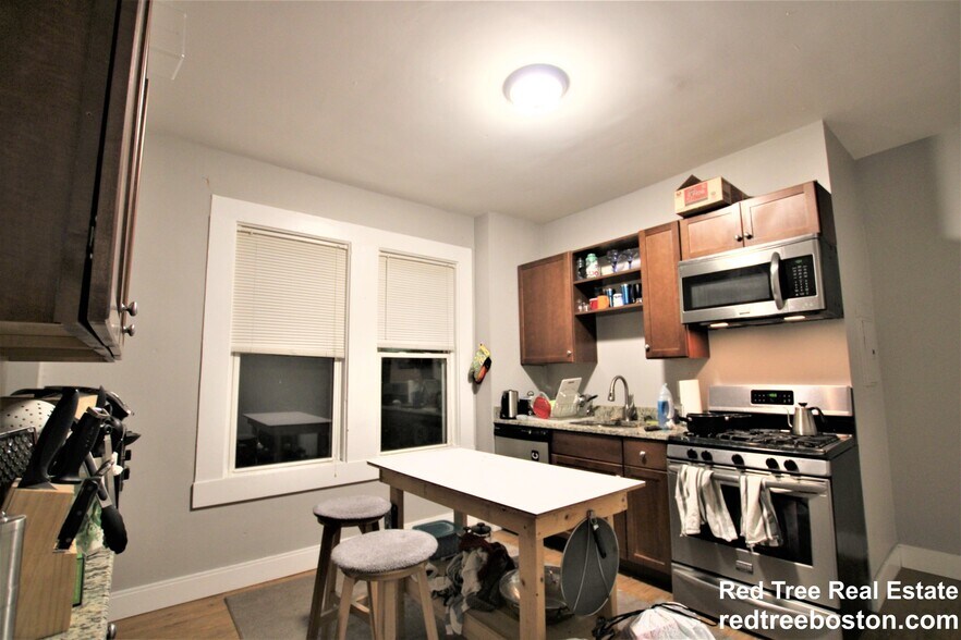 Building Photo - 8 Sunset St