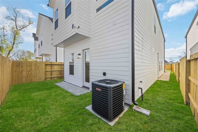 Building Photo - 1466 Ferguson Way