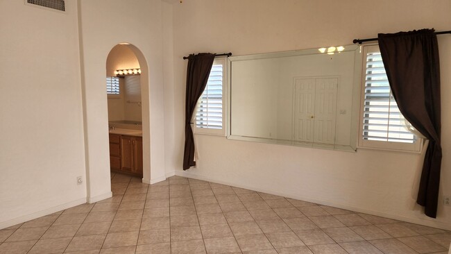 Building Photo - 3 Bedroom Home in Westbank Estates Near E ...