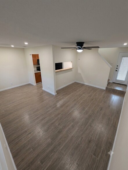 Building Photo - 13303 Lyndhurst St